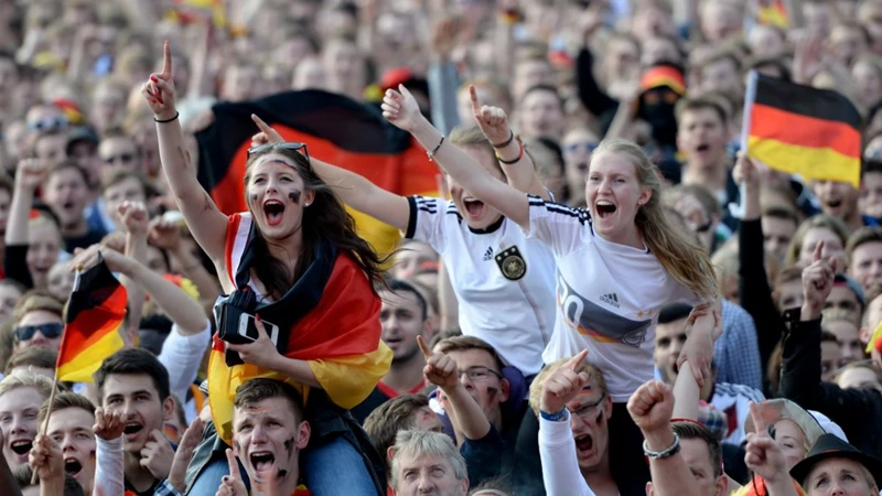 Deutsche Fußballfans: Eine Klasse Für Sich