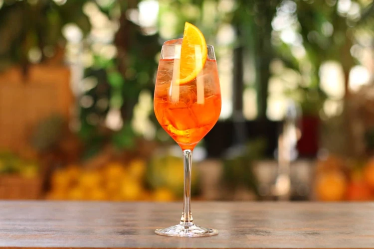 Wie Man Den Perfekten Aperol Spritz Mixt