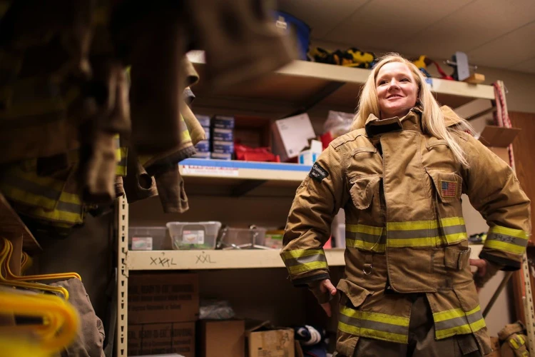 Einblick In Den Alltag Einer Feuerwehrfrau